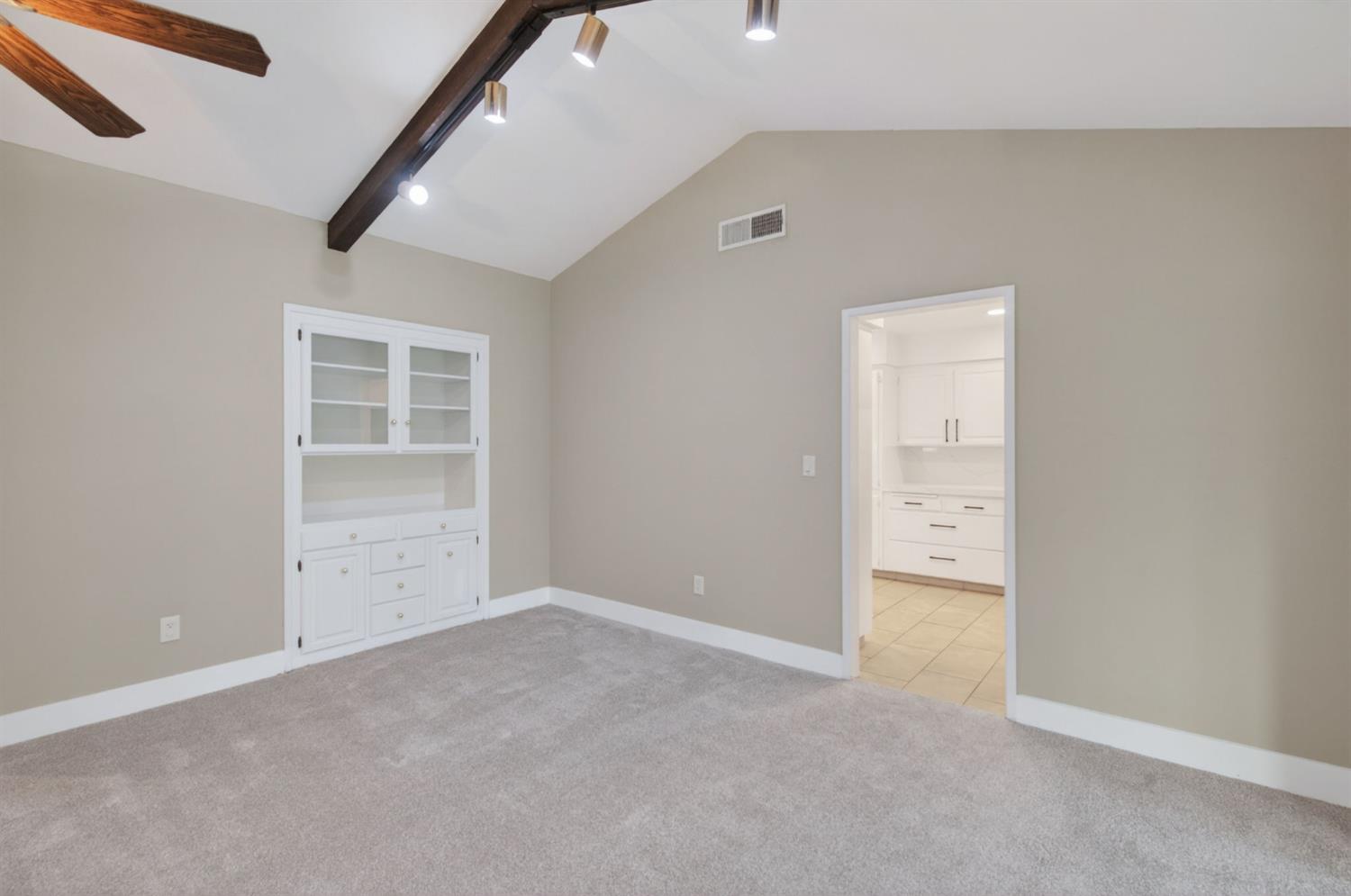 2805 W Spruce Avenue, Fresno, CA, 93711