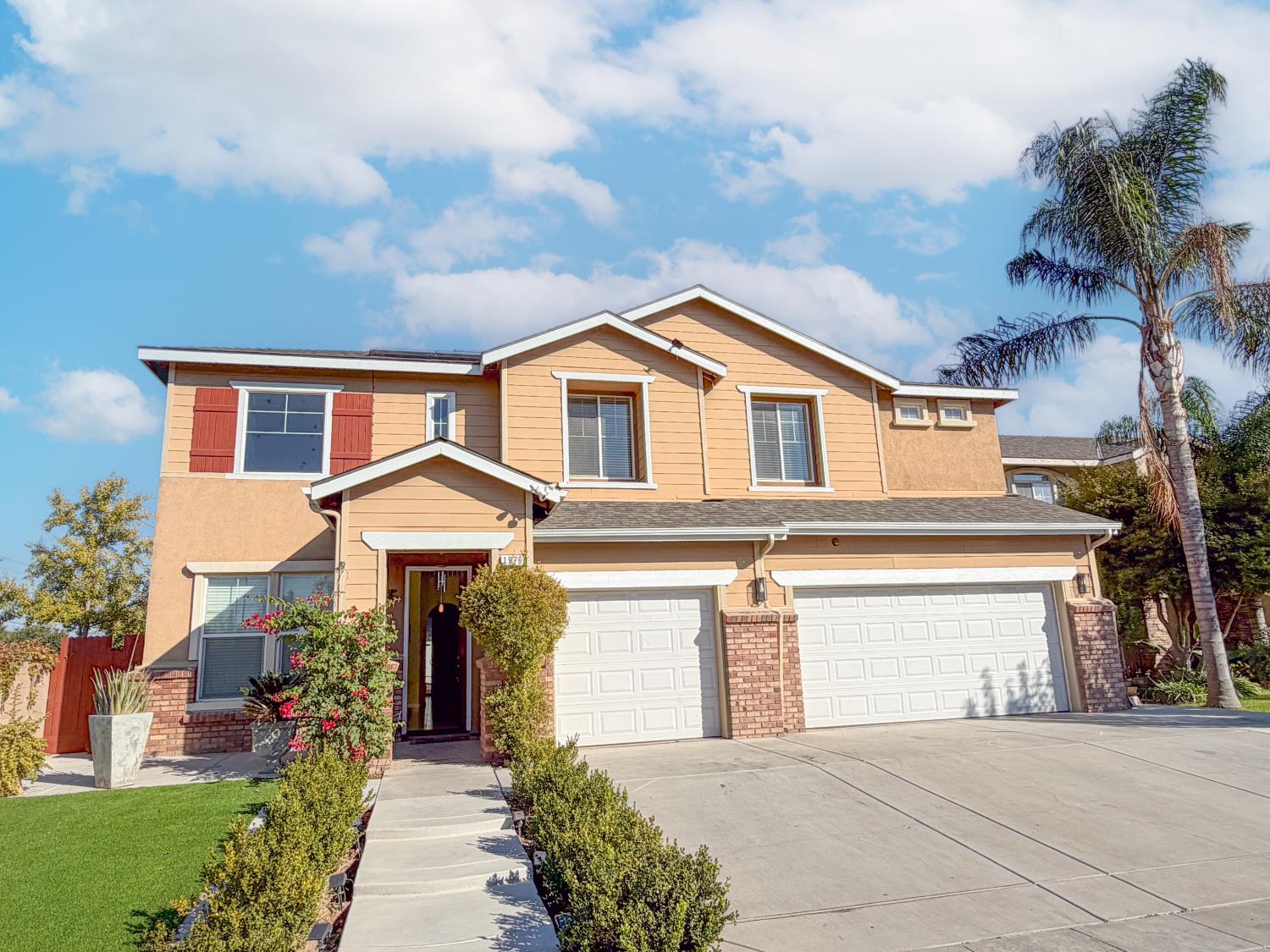 Single Family in Fresno - photo 2