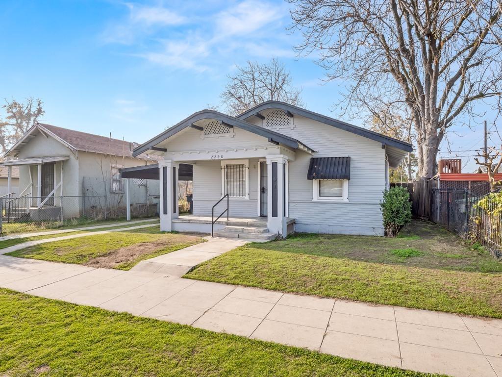Single Family in Fresno - photo 3
