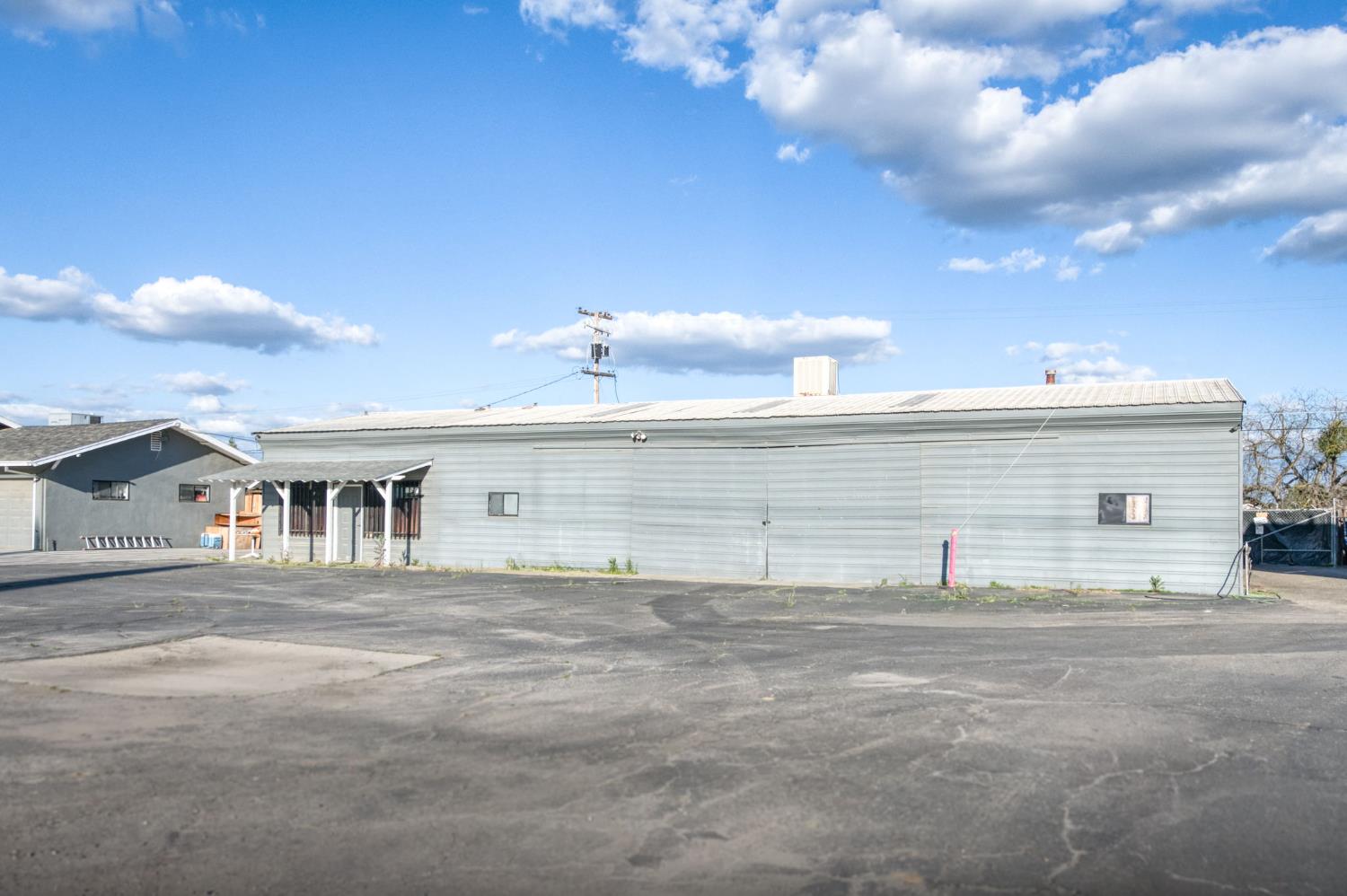 Commercial in Kingsburg - photo 2