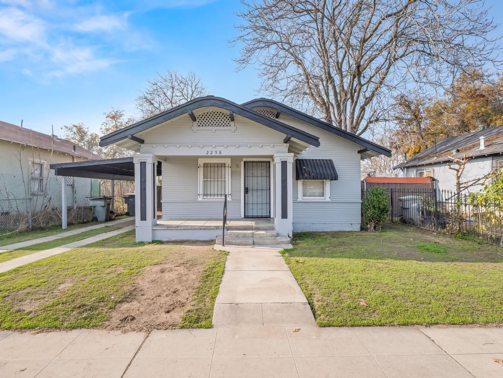 Single Family in Fresno - photo 2