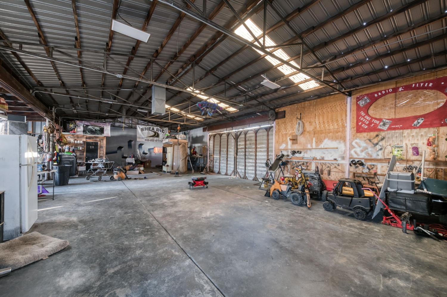 Commercial in Kingsburg - photo 3