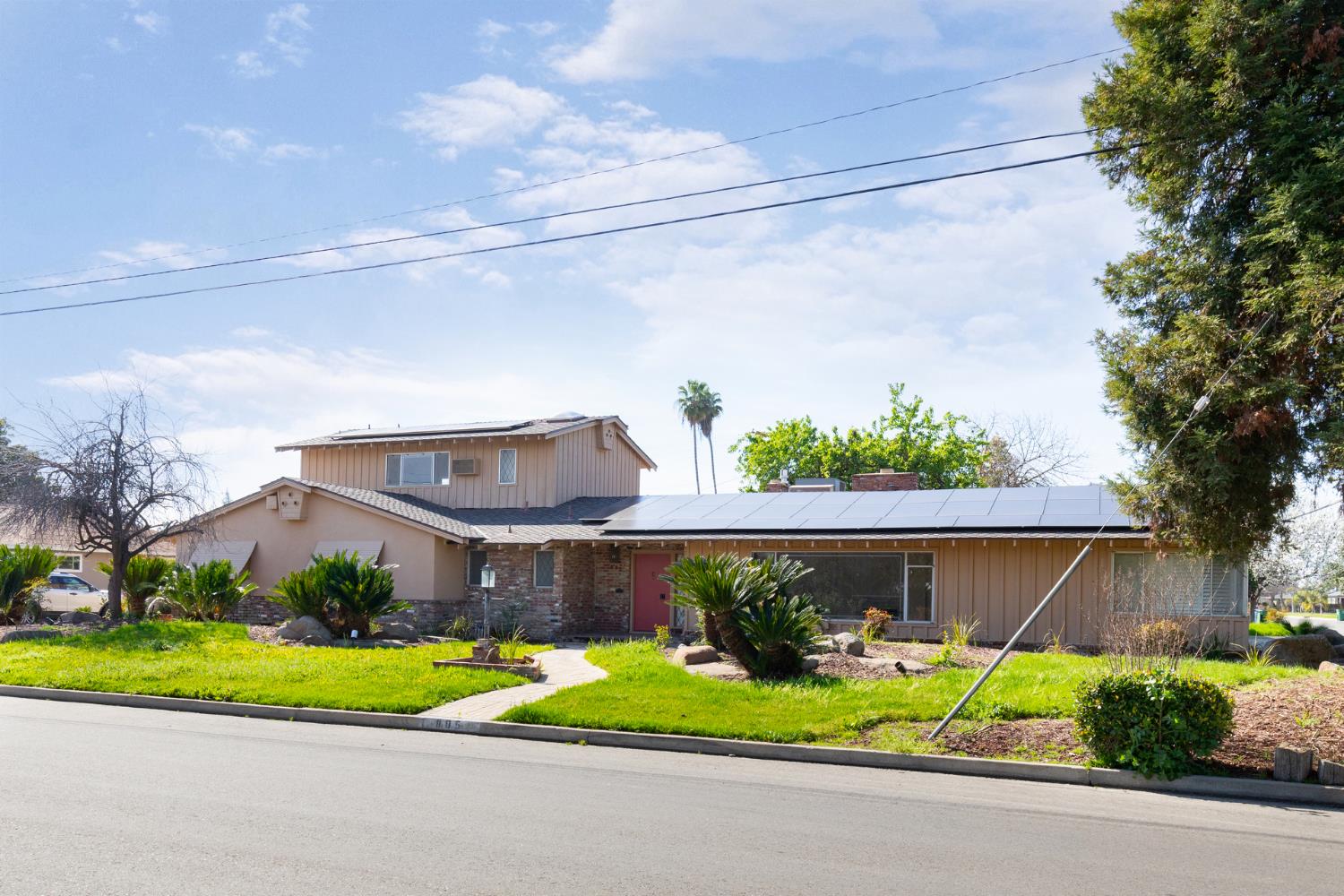 Single Family in Sanger - photo 3