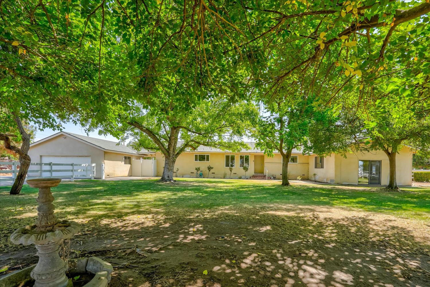 Single Family in Sanger - photo 3