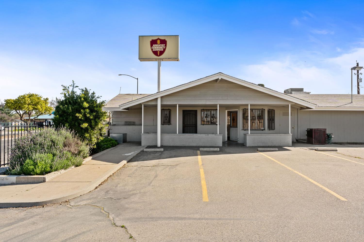 Commercial in Fresno - photo 2