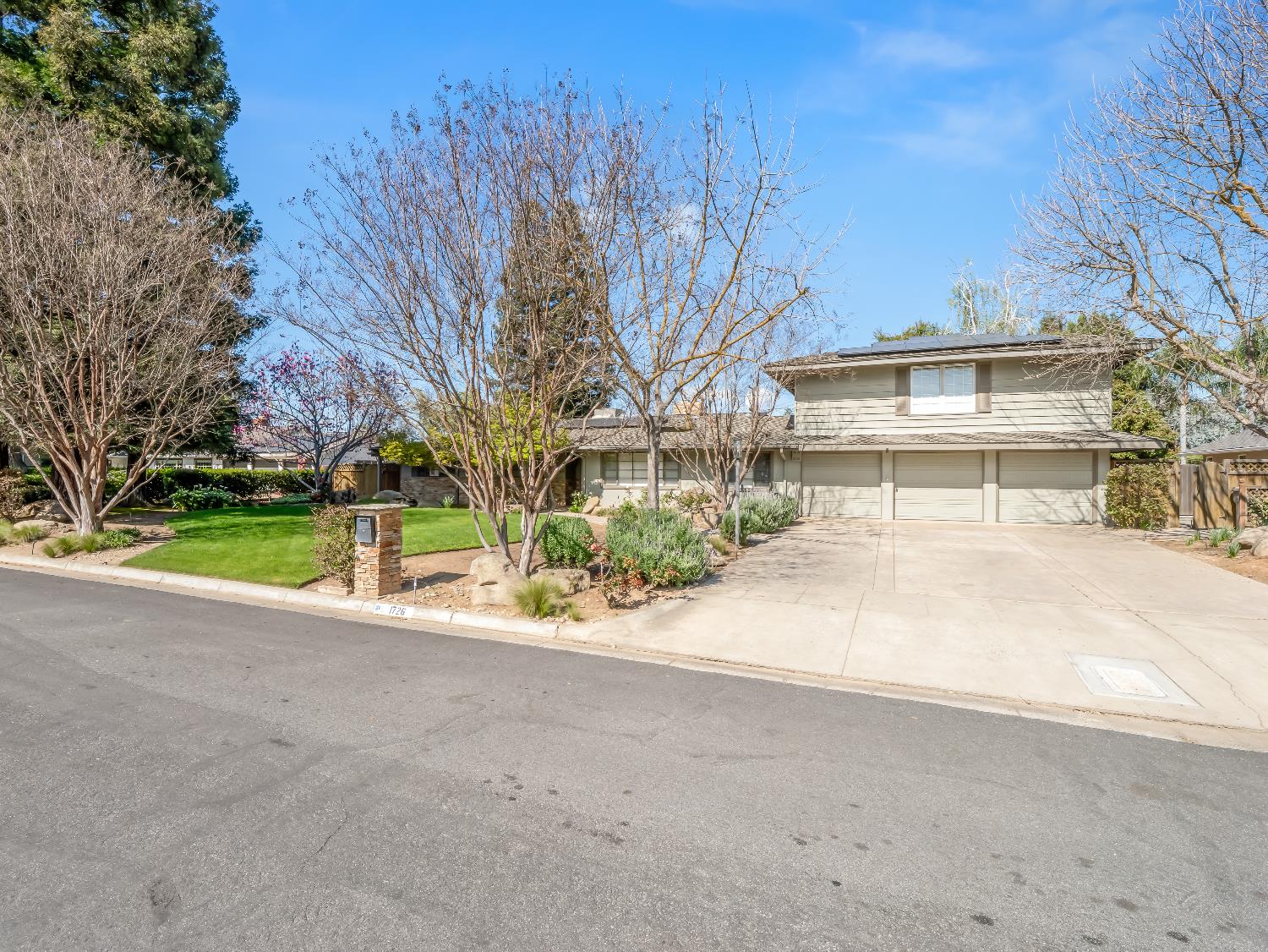 Single Family in Fresno - main photo