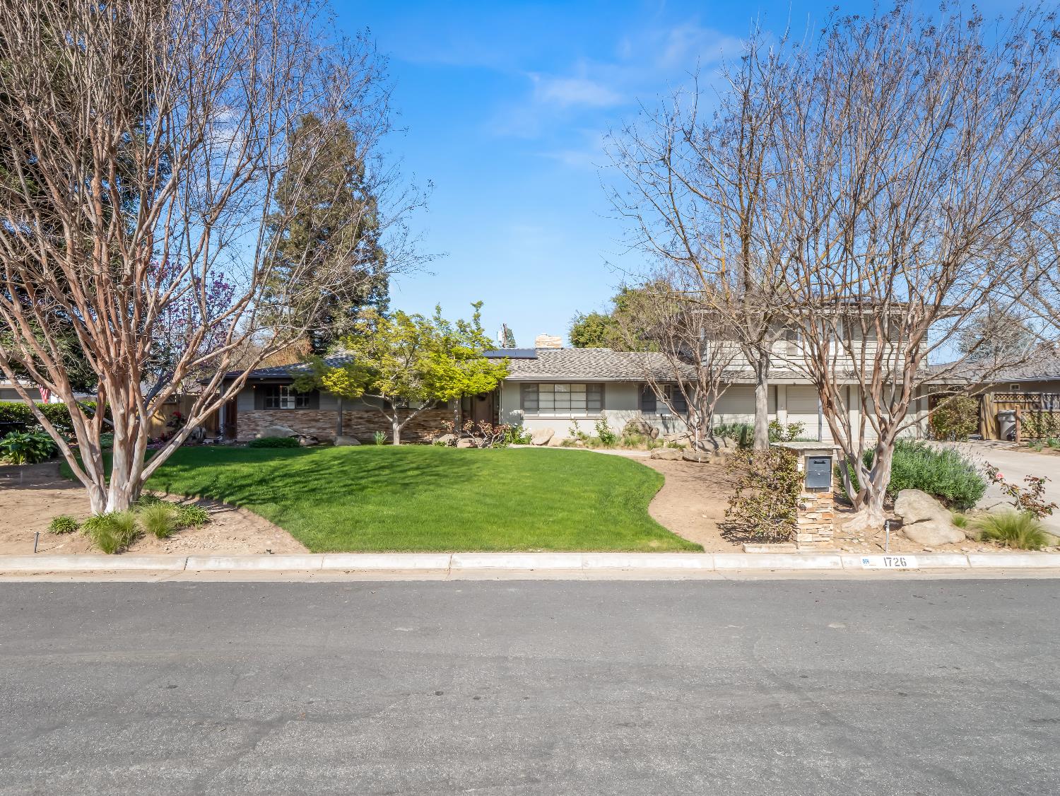 Single Family in Fresno - photo 2