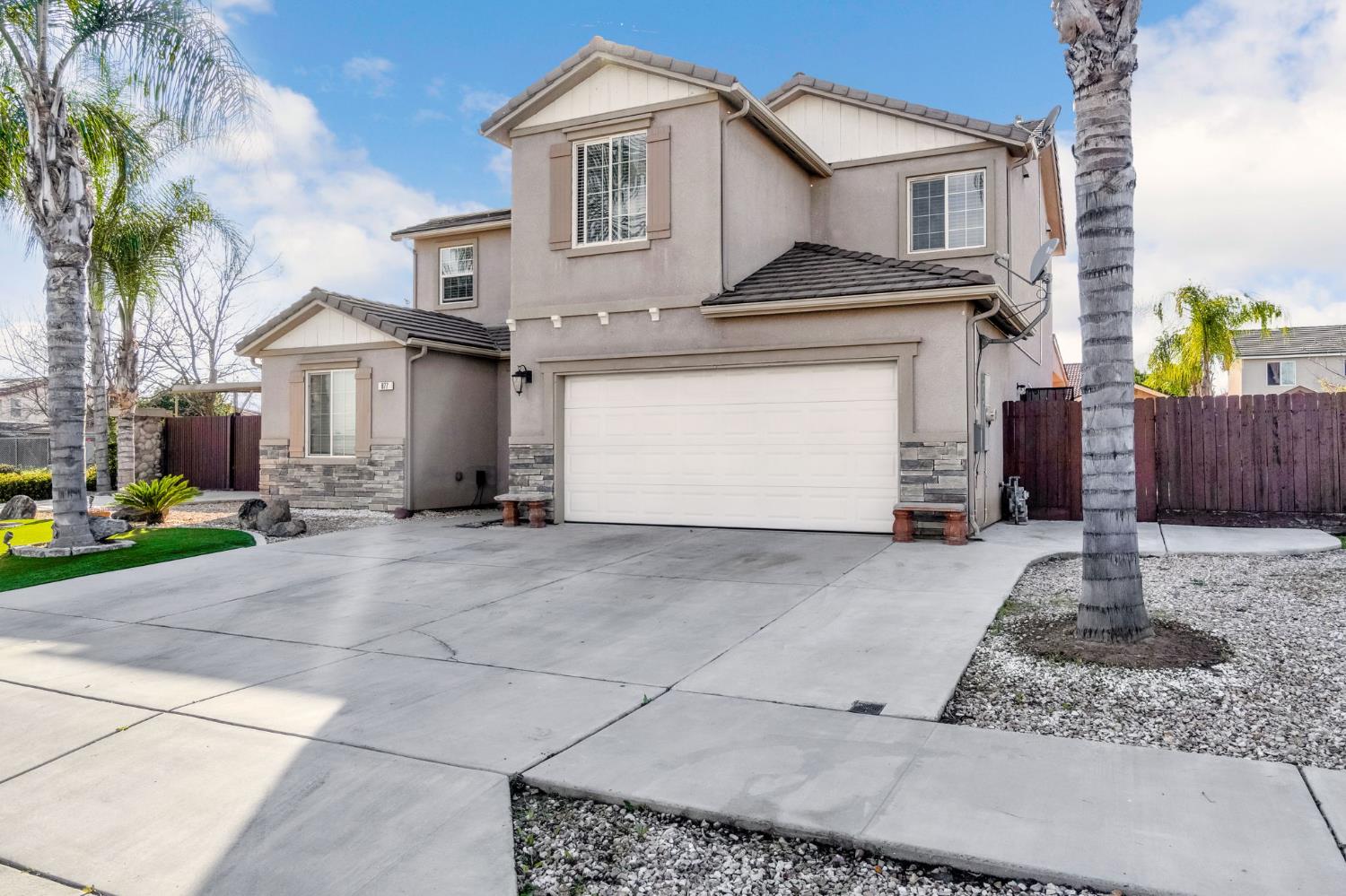 Single Family in Sanger - photo 2