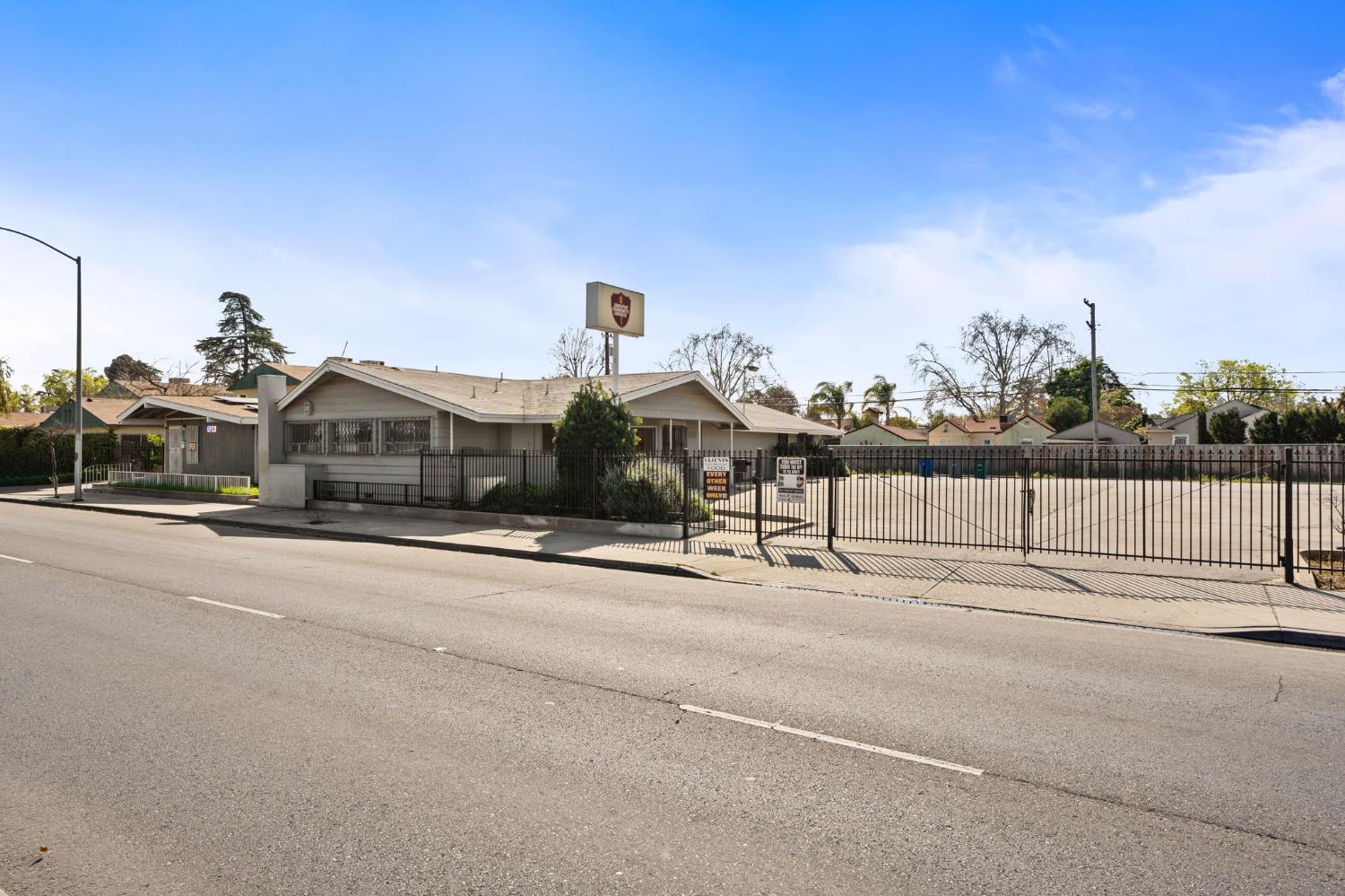 Commercial in Fresno - photo 3