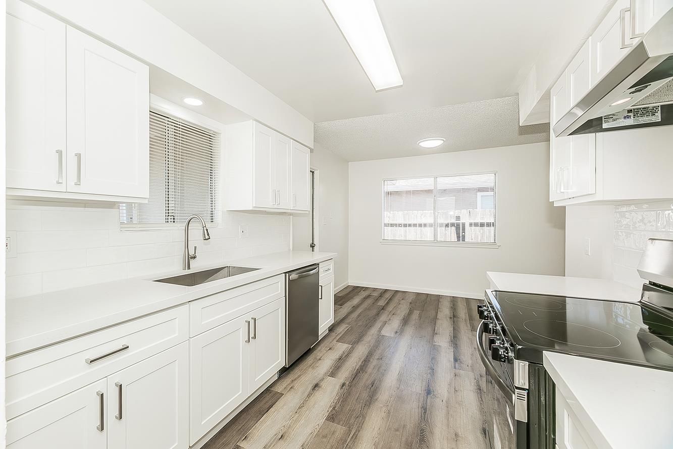 916 W Holland Avenue, Clovis, CA, 93612
