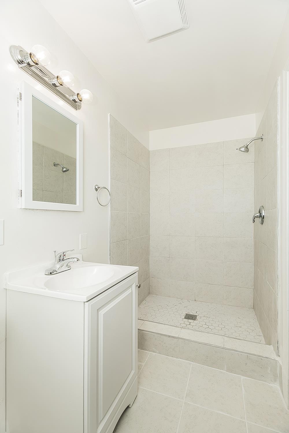 916 W Holland Avenue, Clovis, CA, 93612