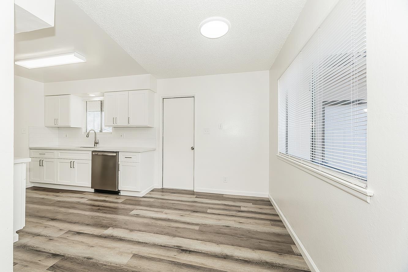 916 W Holland Avenue, Clovis, CA, 93612