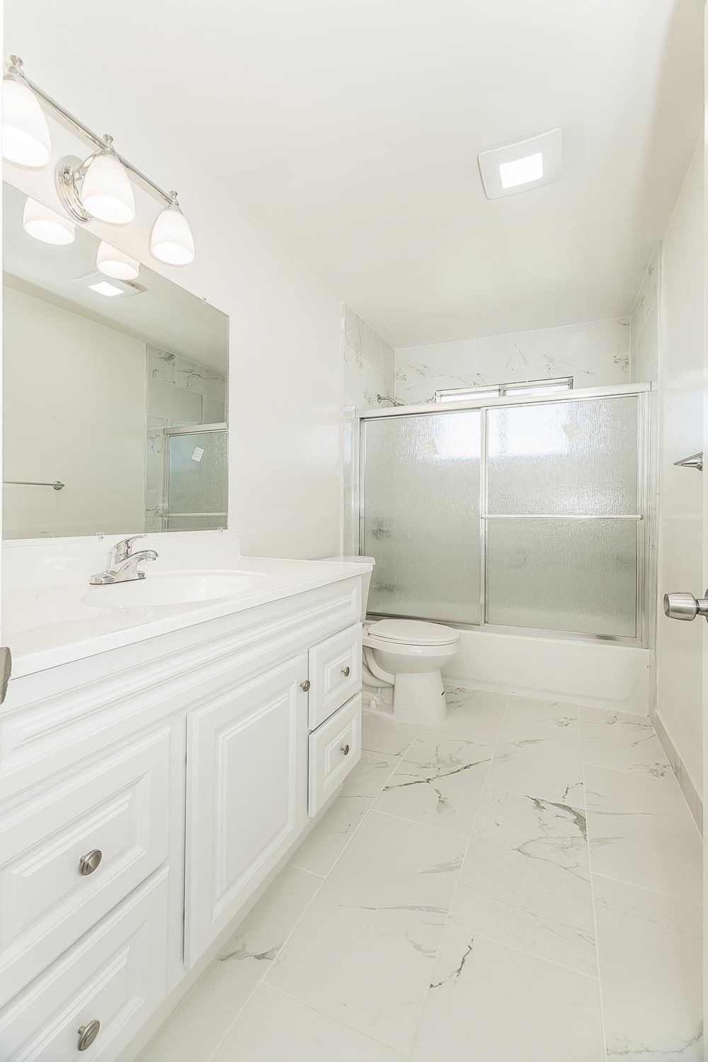 916 W Holland Avenue, Clovis, CA, 93612
