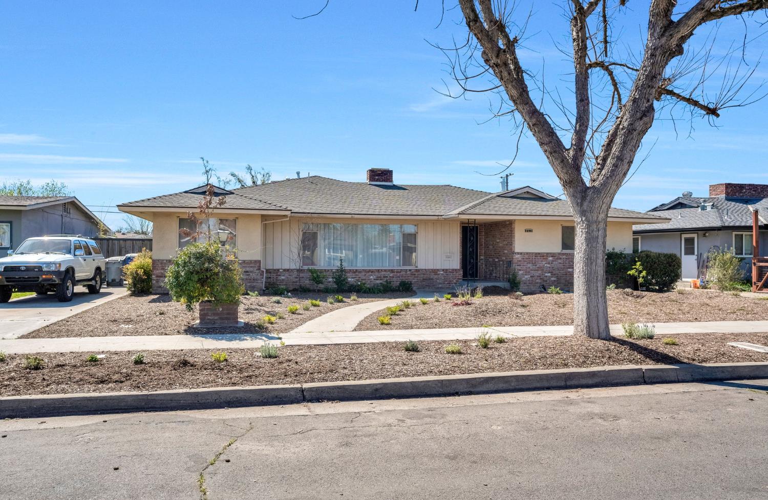 Single Family in Fresno - photo 2