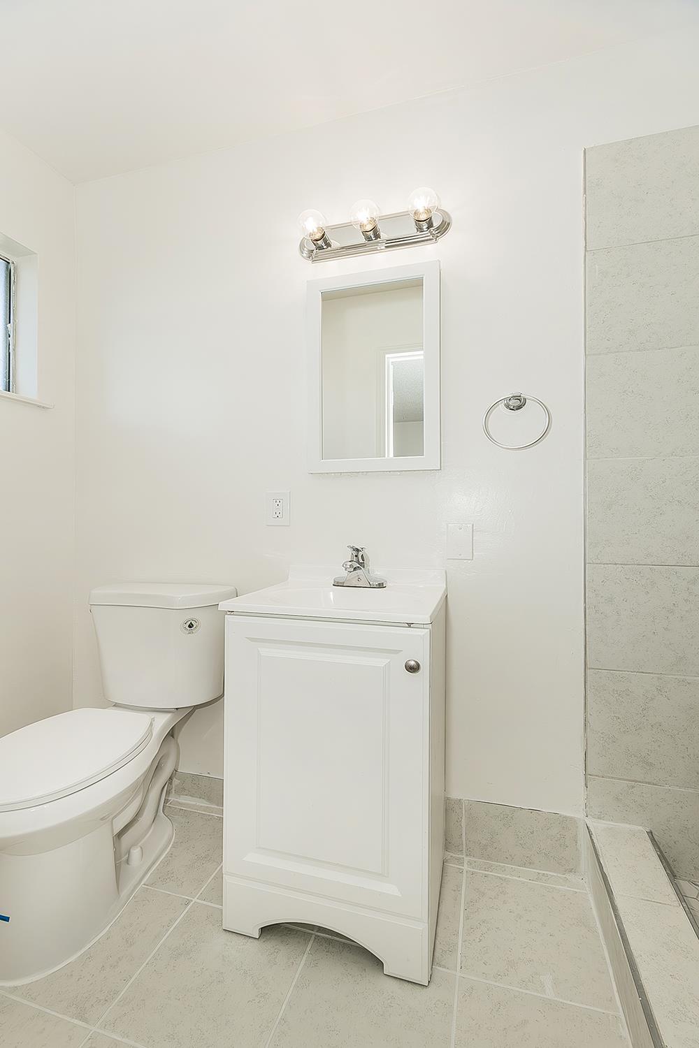 916 W Holland Avenue, Clovis, CA, 93612