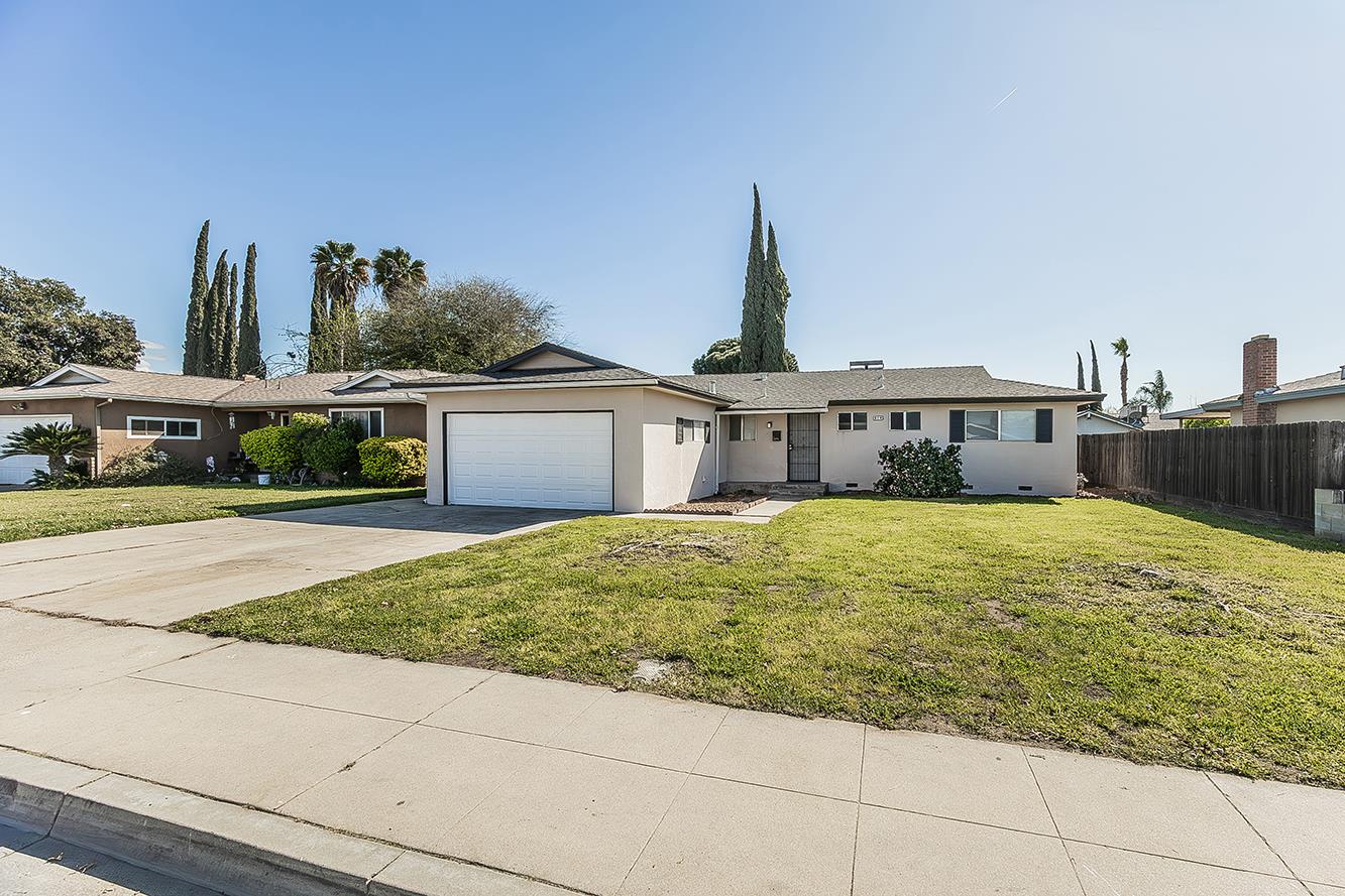 916 W Holland Avenue, Clovis, CA, 93612