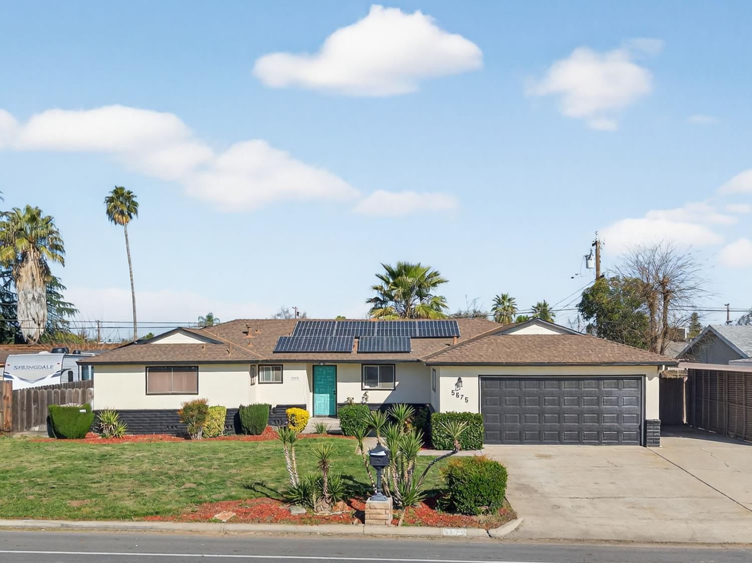 <p>Fresno-Clovis Featured listings</p>