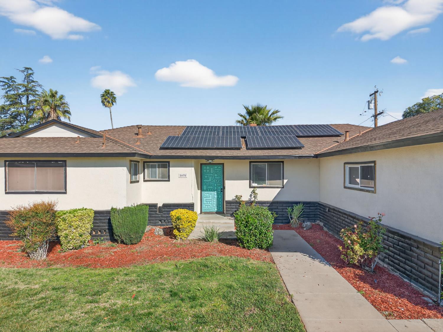 Single Family in Fresno - photo 2