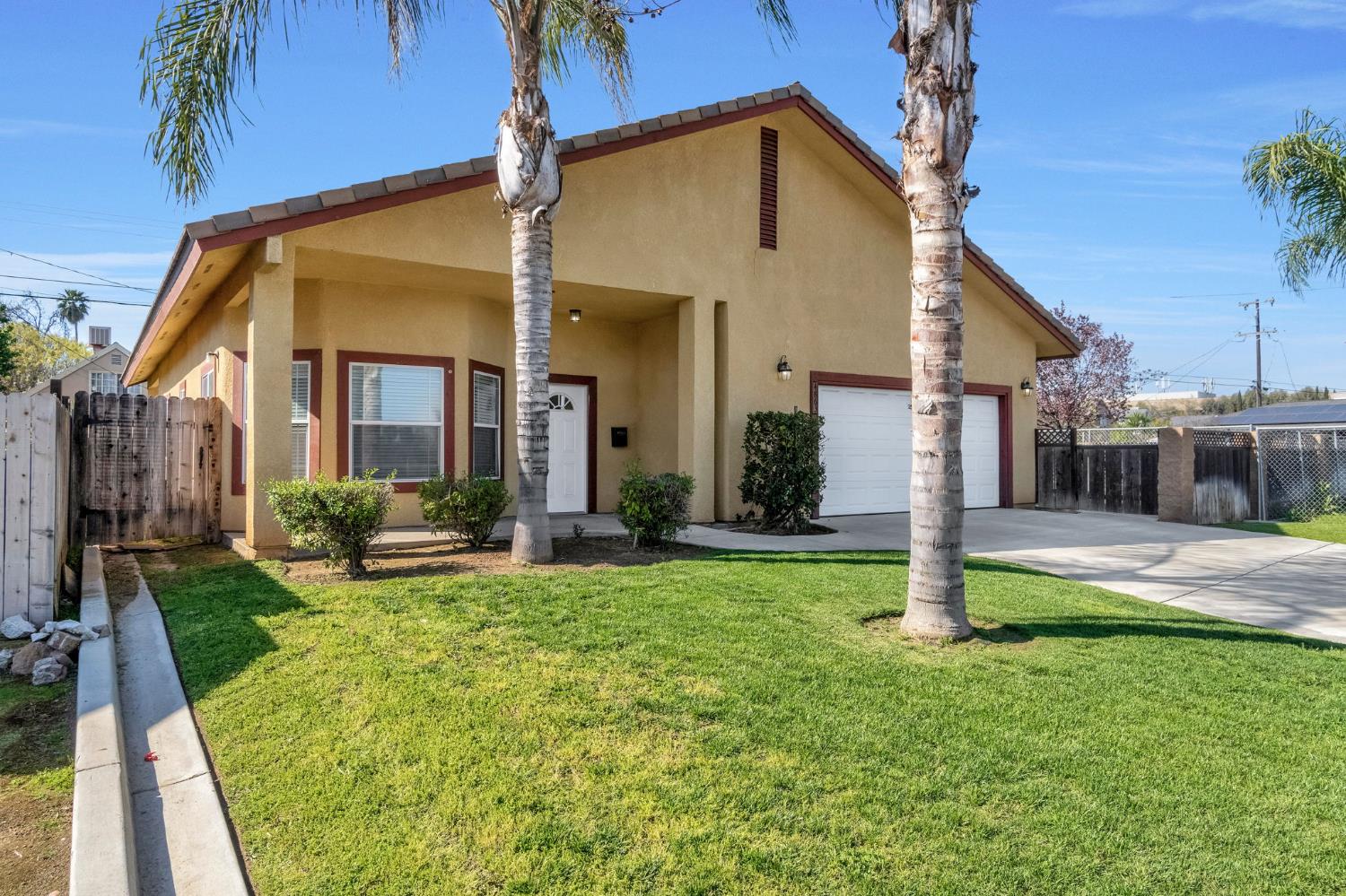 Single Family in Fresno - photo 2