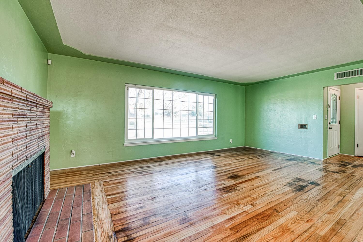 2324 E Cortland Avenue, Fresno, CA, 93726