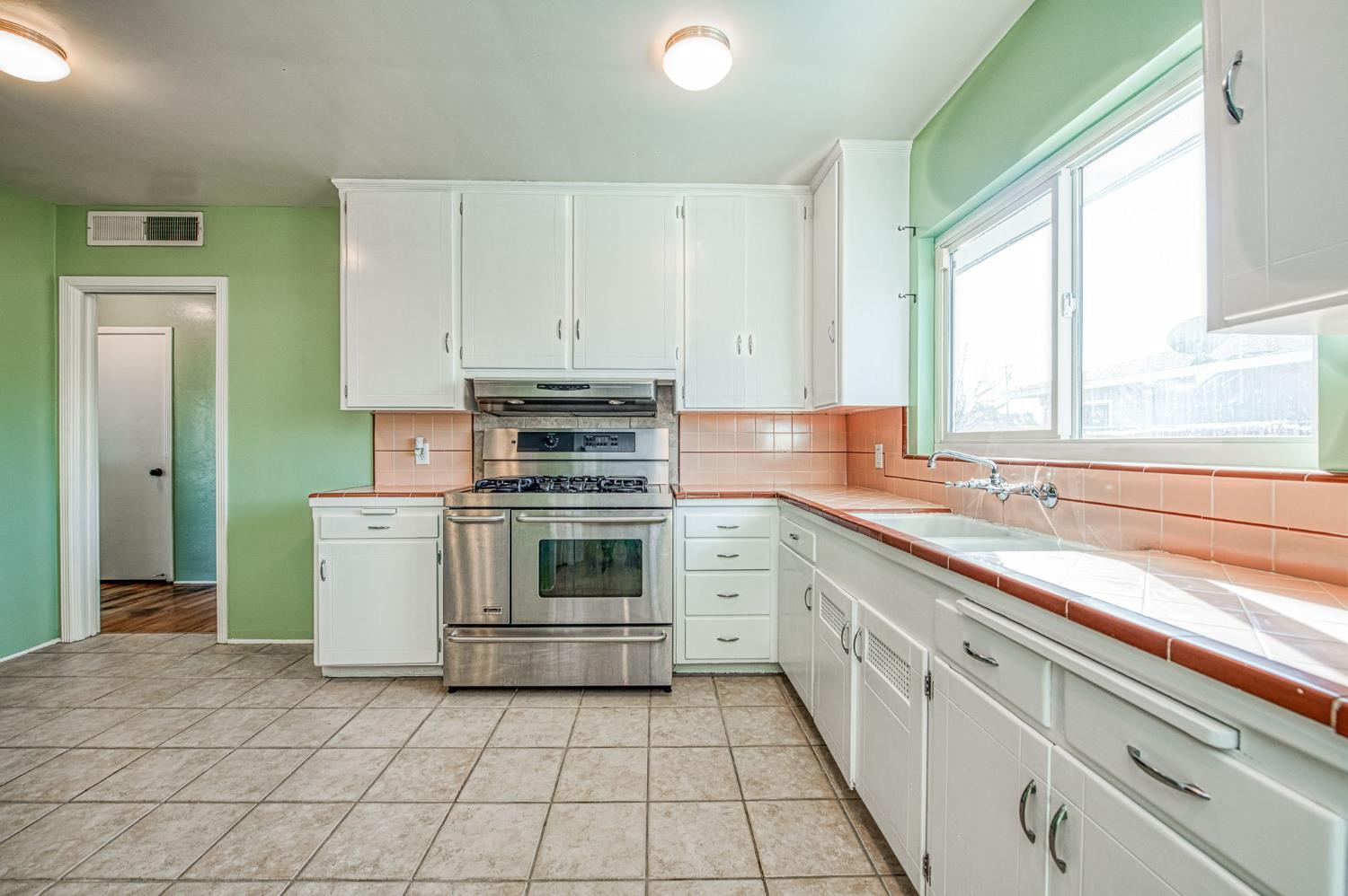 2324 E Cortland Avenue, Fresno, CA, 93726