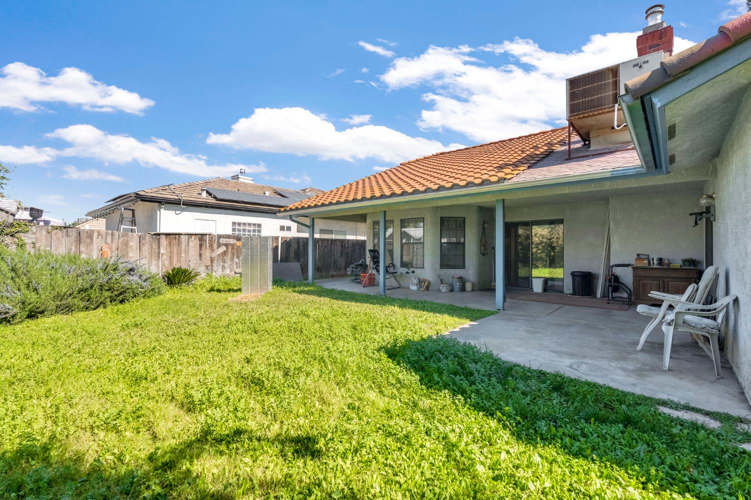 908 Suburban Avenue, Madera, CA, 93637