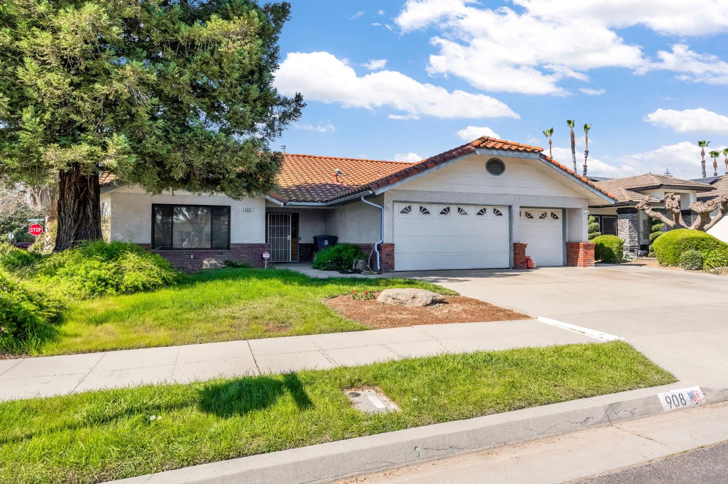 908 Suburban Avenue, Madera, CA, 93637