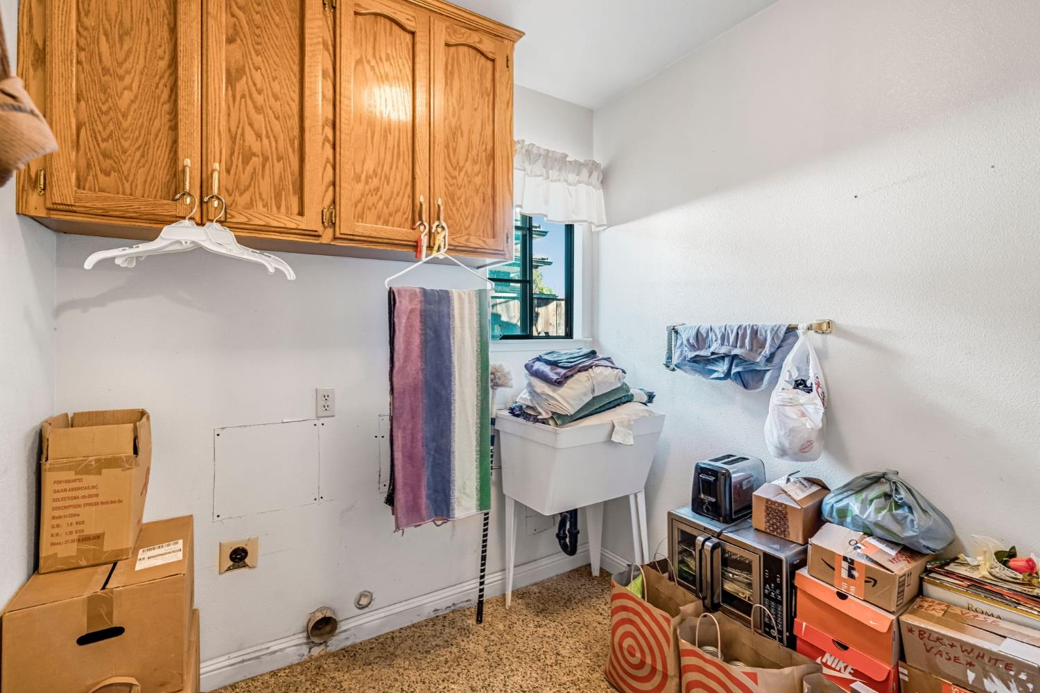 908 Suburban Avenue, Madera, CA, 93637