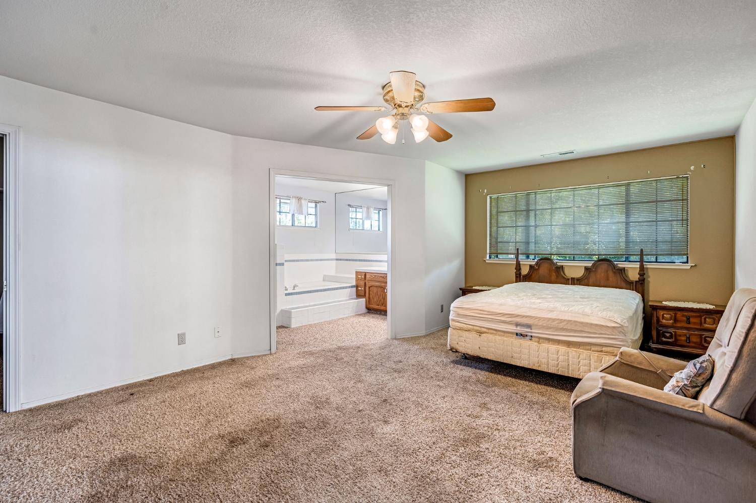 908 Suburban Avenue, Madera, CA, 93637