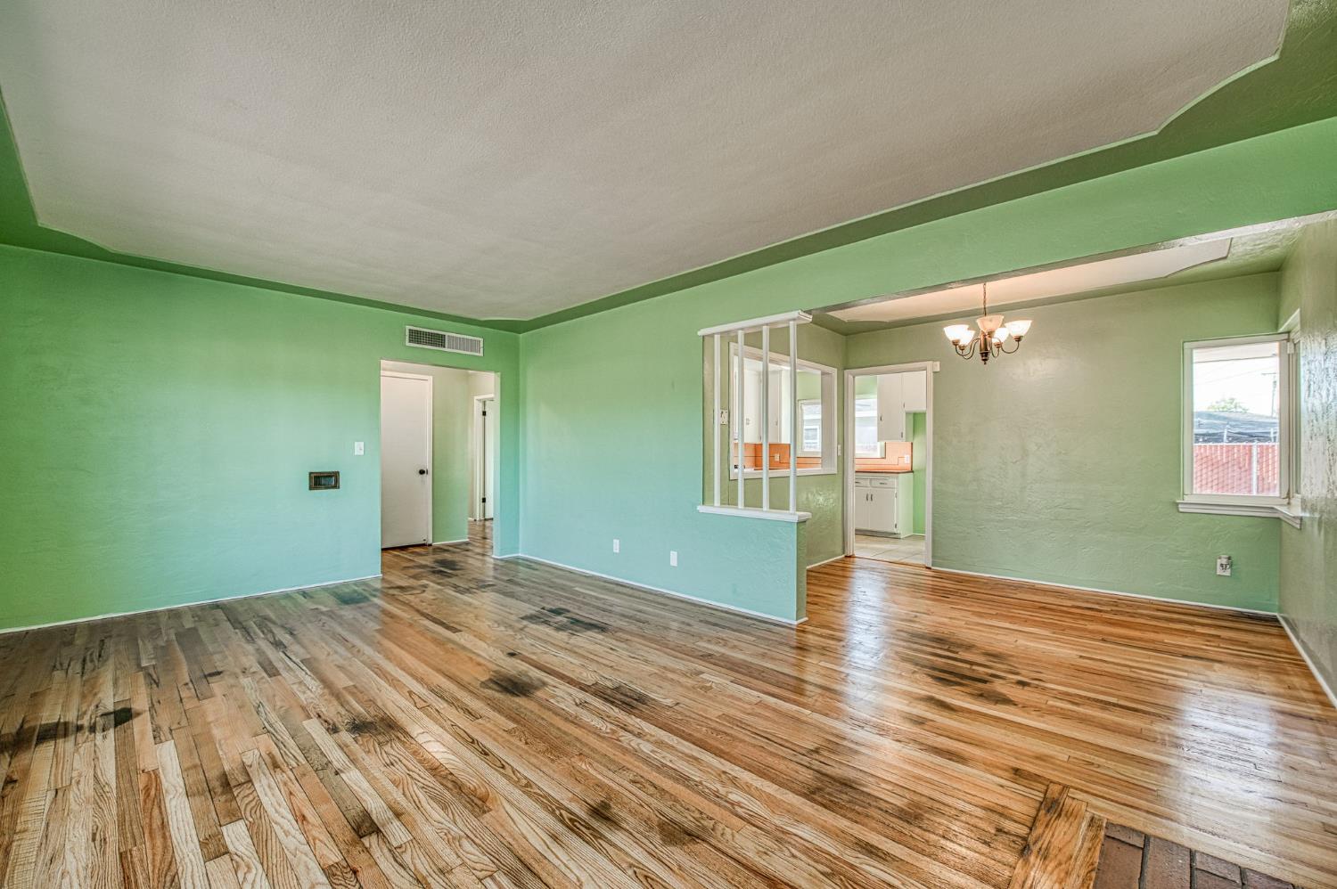 2324 E Cortland Avenue, Fresno, CA, 93726