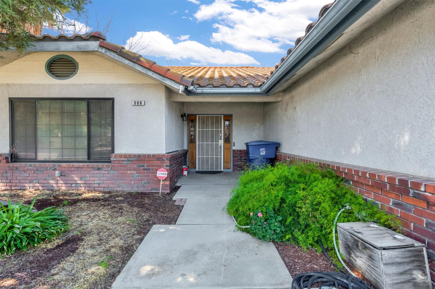 908 Suburban Avenue, Madera, CA, 93637