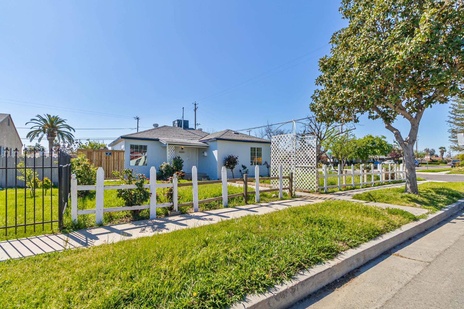 Single Family in Fresno - photo 3