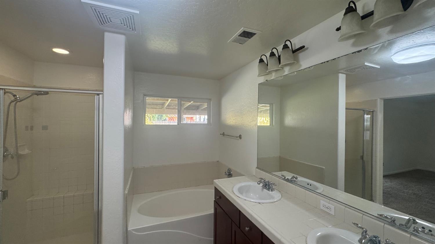 1936 W Heather Lane, Hanford, CA, 93230