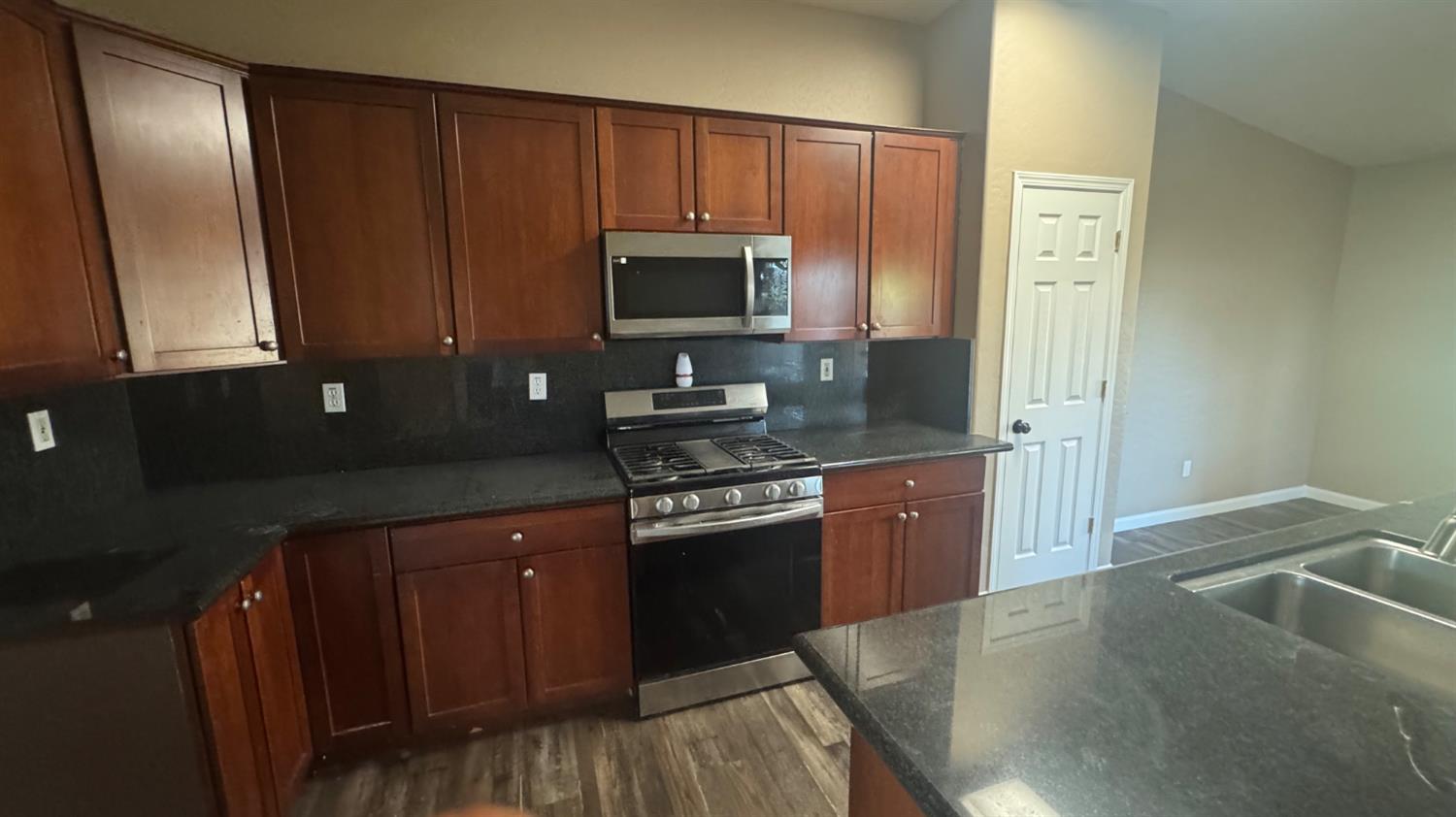 1936 W Heather Lane, Hanford, CA, 93230