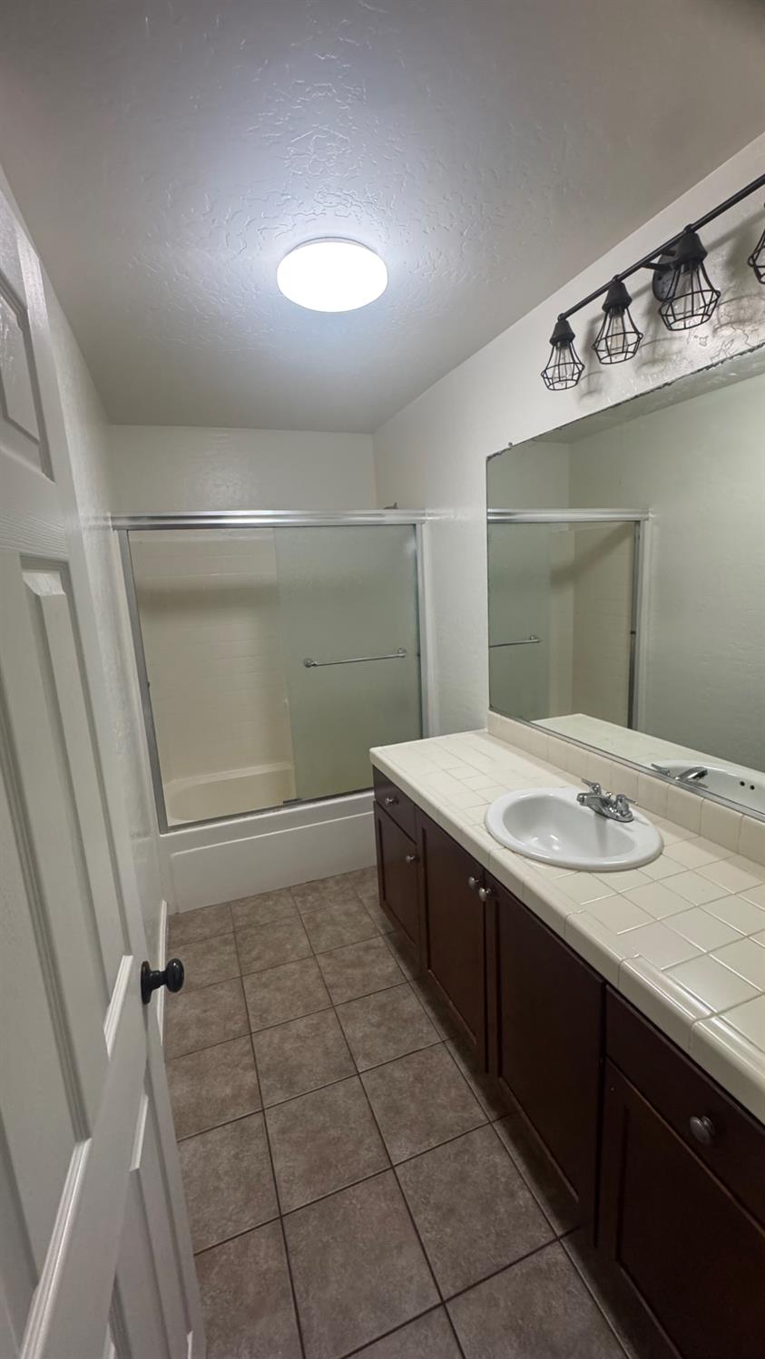 1936 W Heather Lane, Hanford, CA, 93230