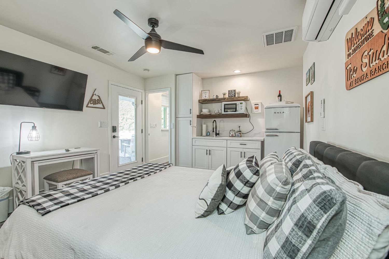 11735 E Santa Ana Avenue, Clovis, CA, 93619