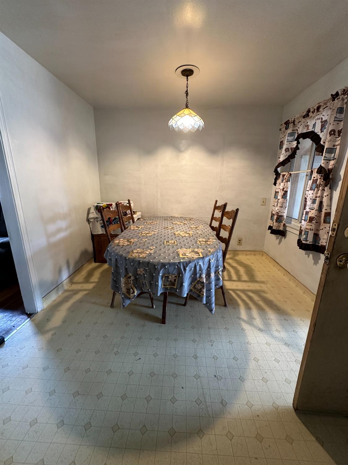 915 W Fountain Way, Fresno, CA, 93705