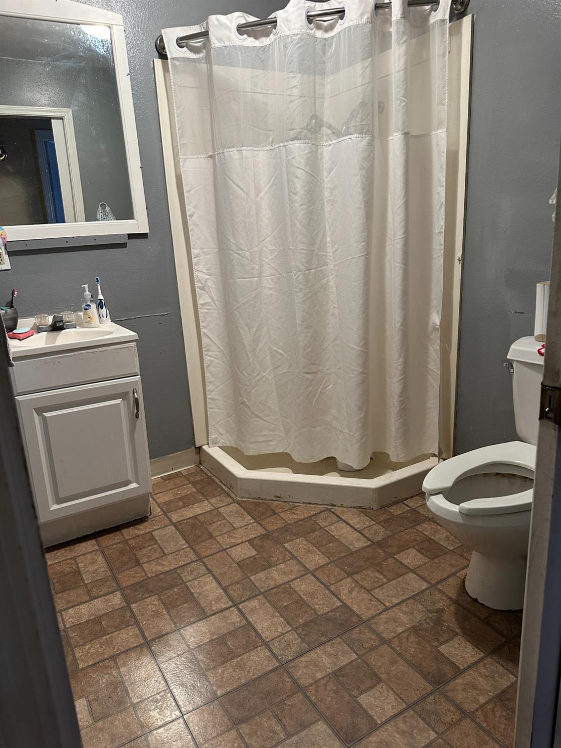 915 W Fountain Way, Fresno, CA, 93705