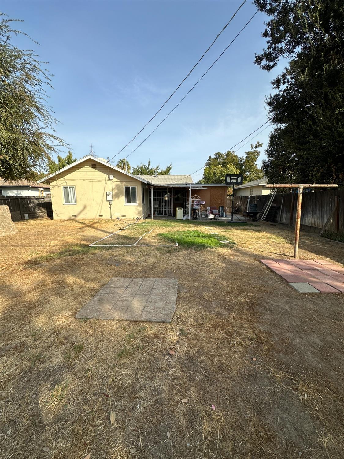 915 W Fountain Way, Fresno, CA, 93705