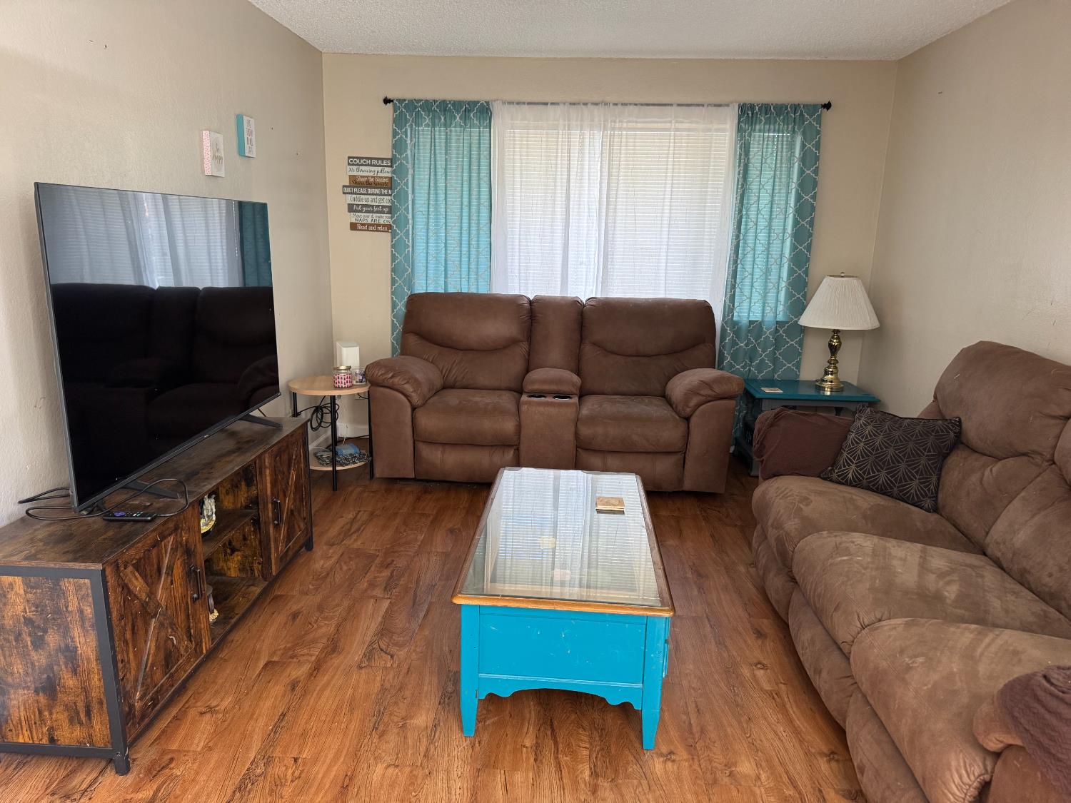 Townhouse in Fresno - photo 2