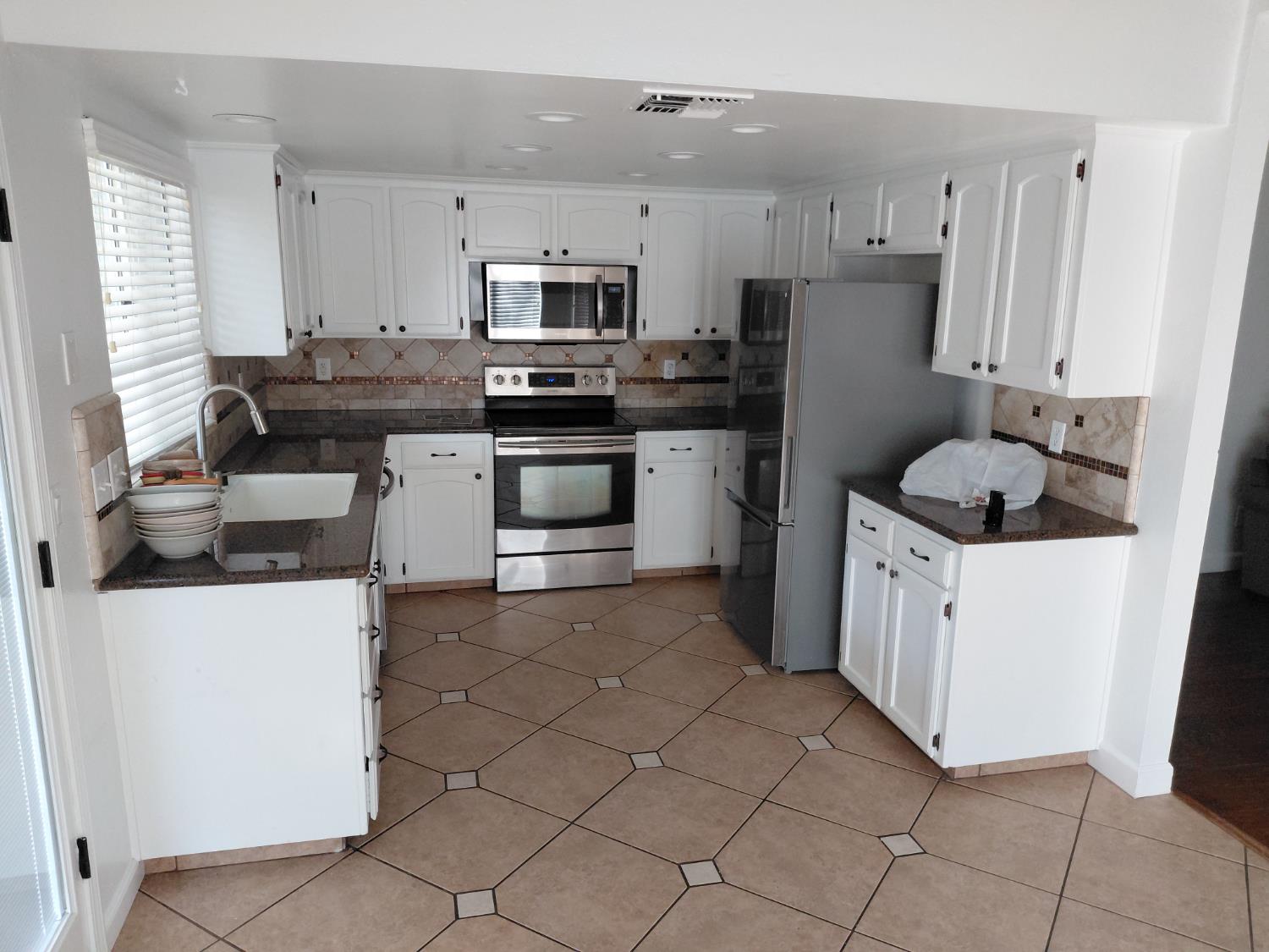 Single Family in Fresno - photo 3