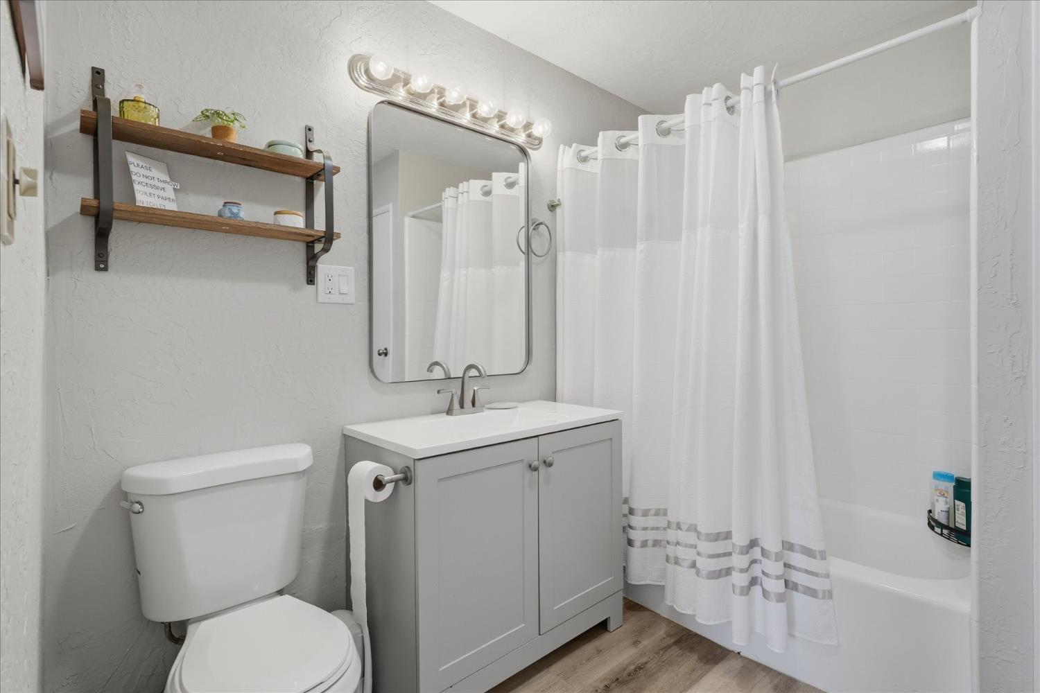 45430 Lauri Lane, Oakhurst, CA, 93644