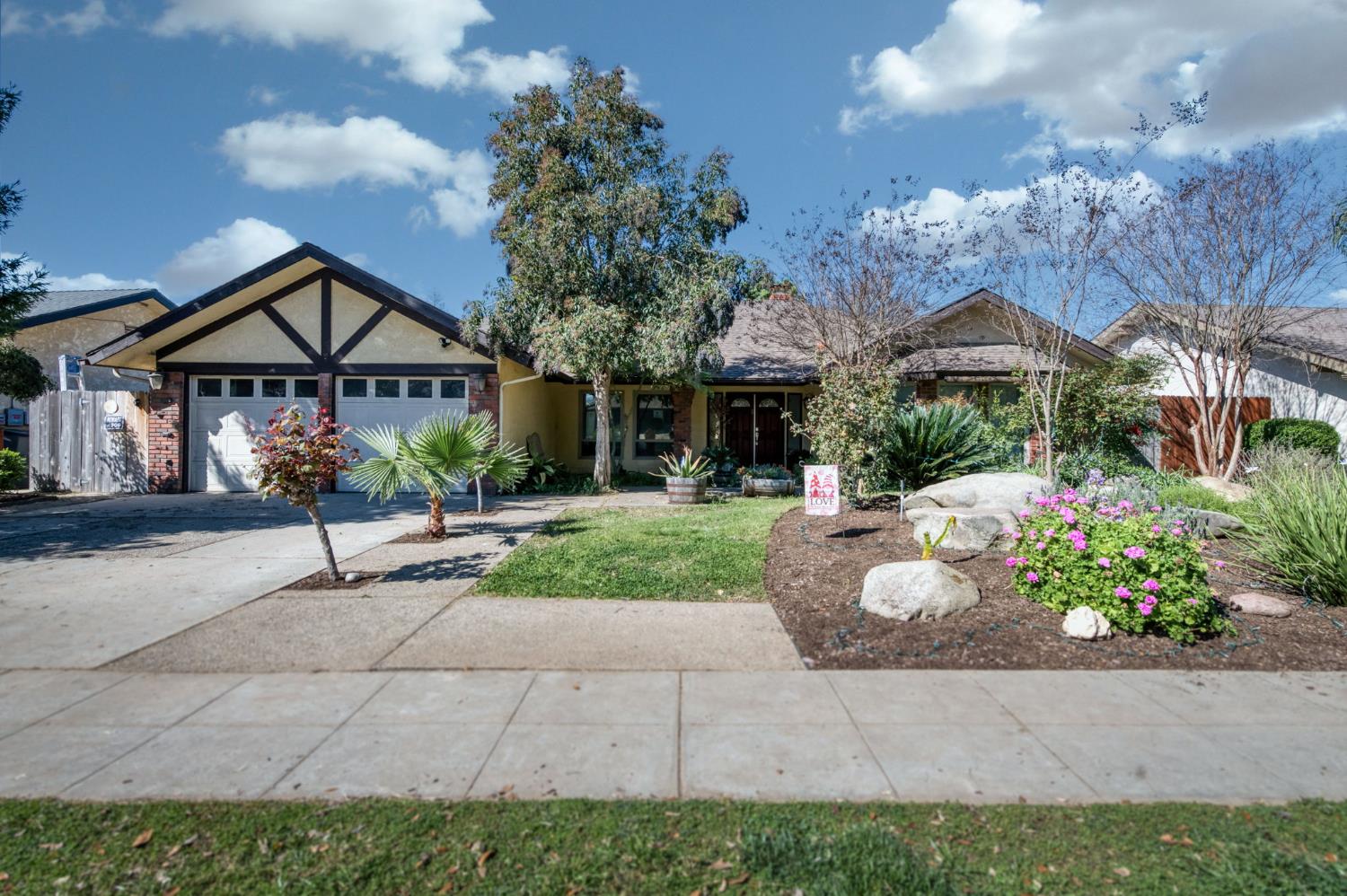 Single Family in Fresno - photo 2