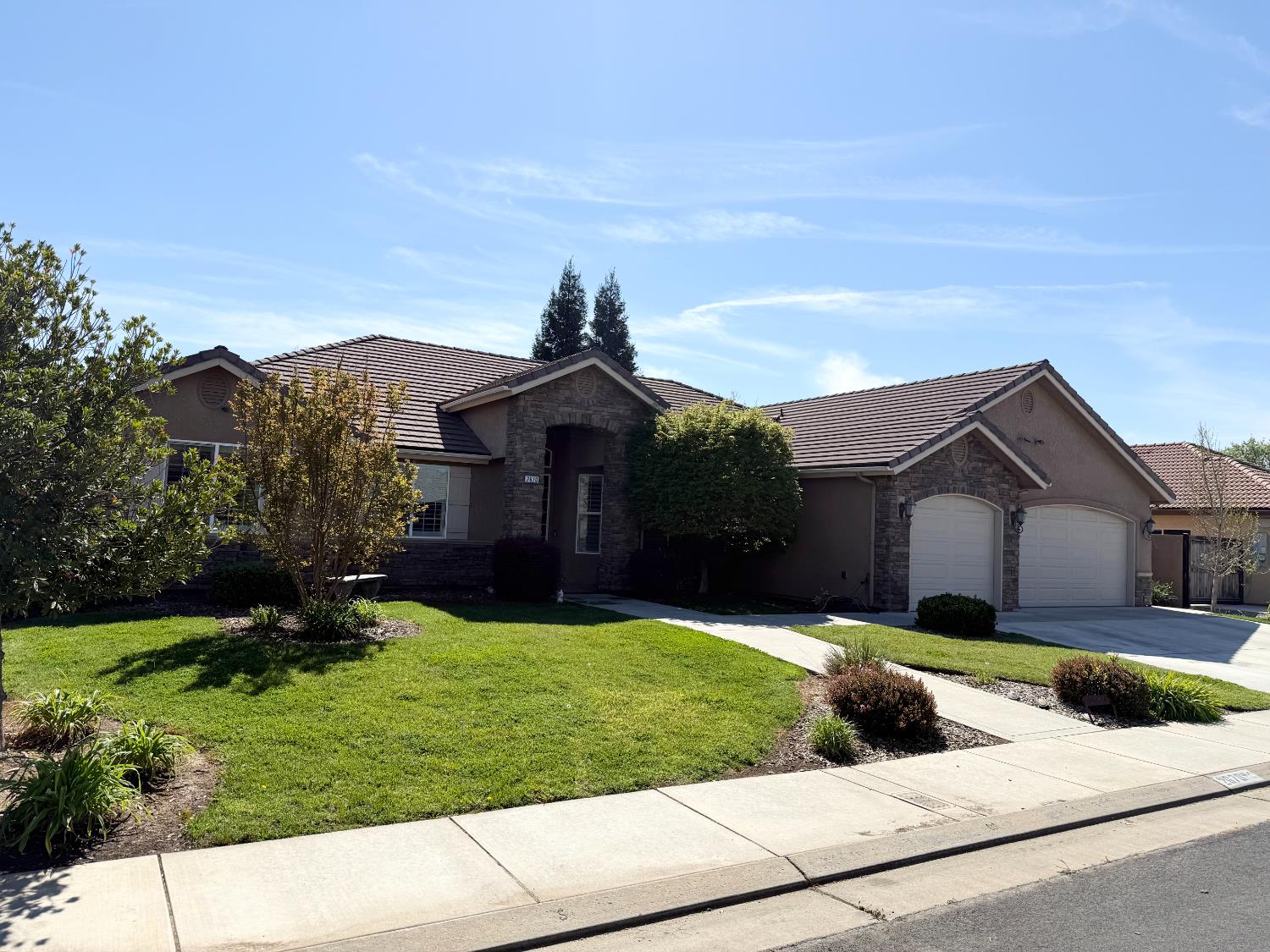 2670 Muncie Ave, Clovis CA 93619