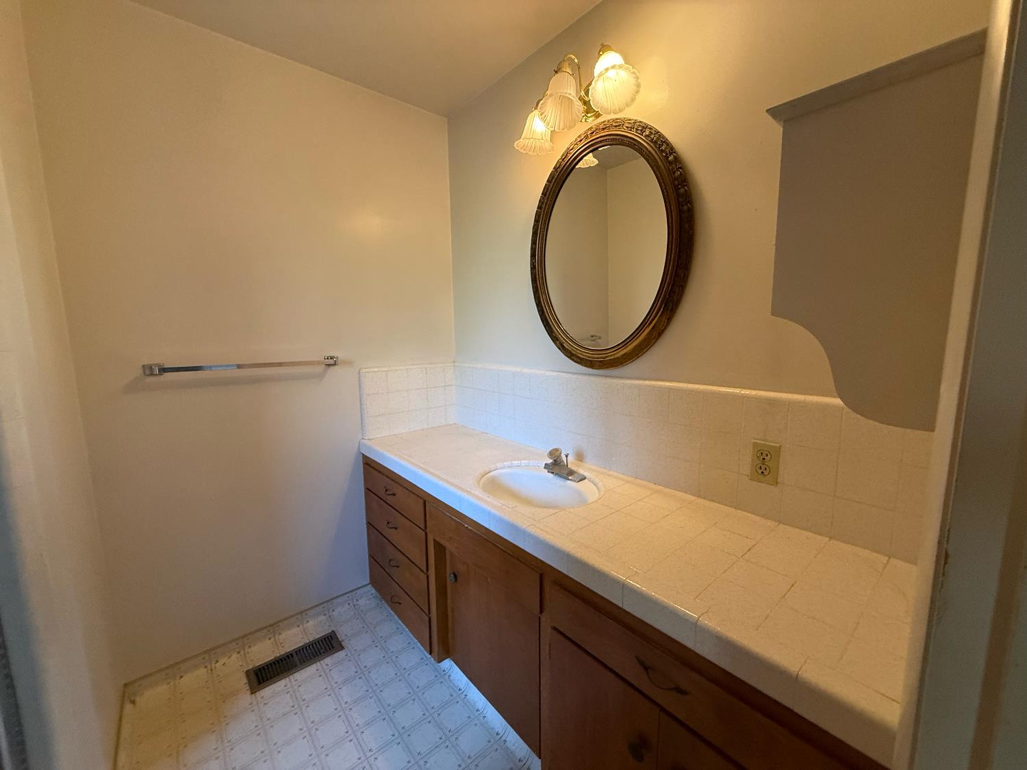 2510 W Escalon Avenue, Fresno, CA, 93711