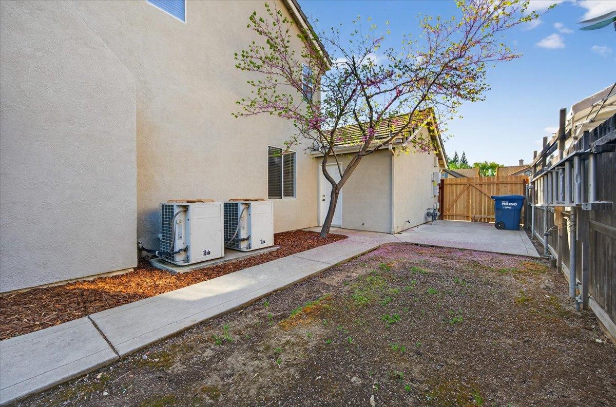 1942 E Desert Island Drive, Fresno, CA, 93730