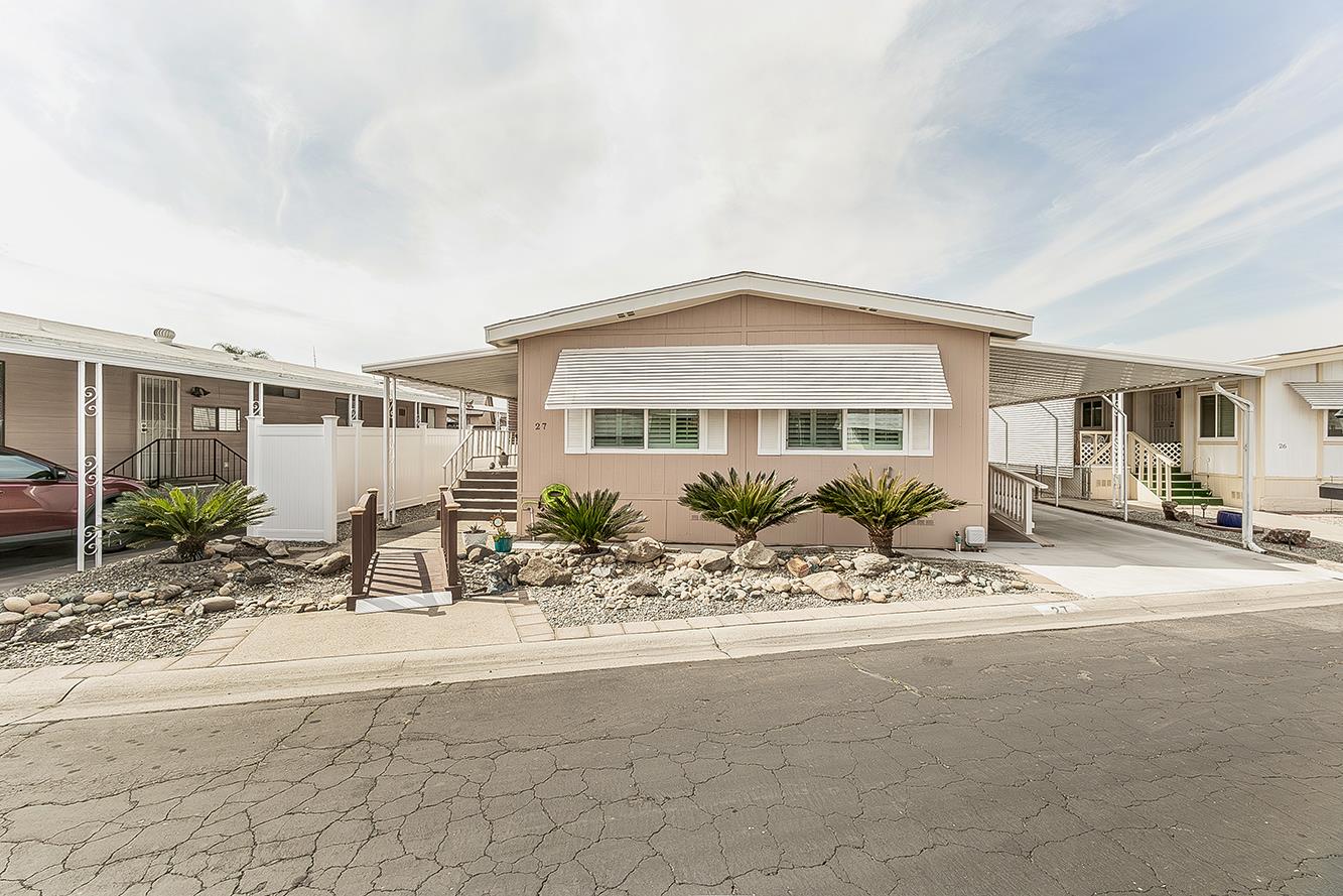 Mobile Home in Sanger - photo 3