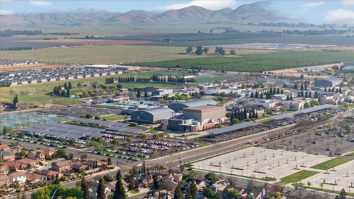 1942 E Desert Island Drive, Fresno, CA, 93730