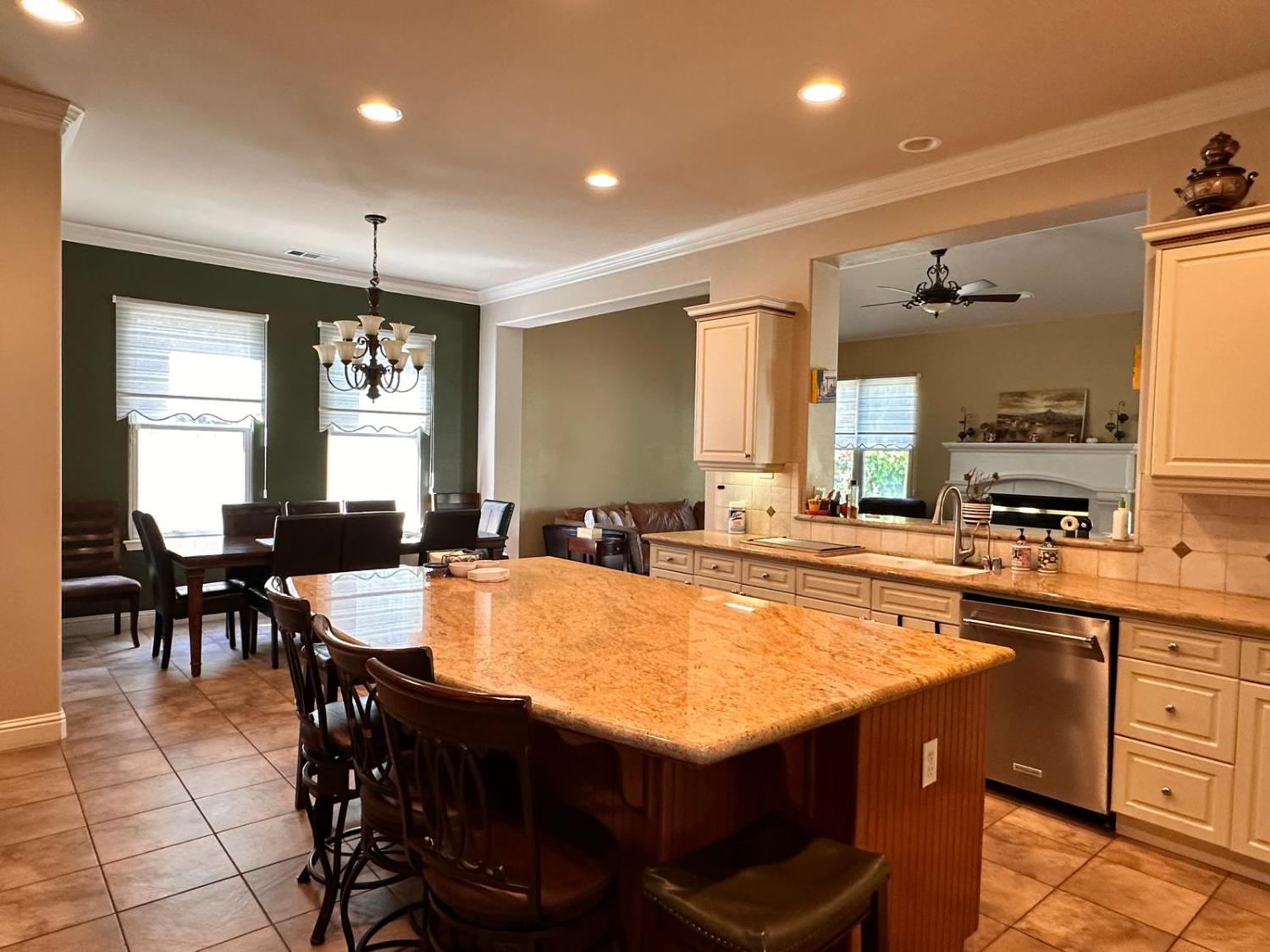 Single Family in Fresno - photo 2