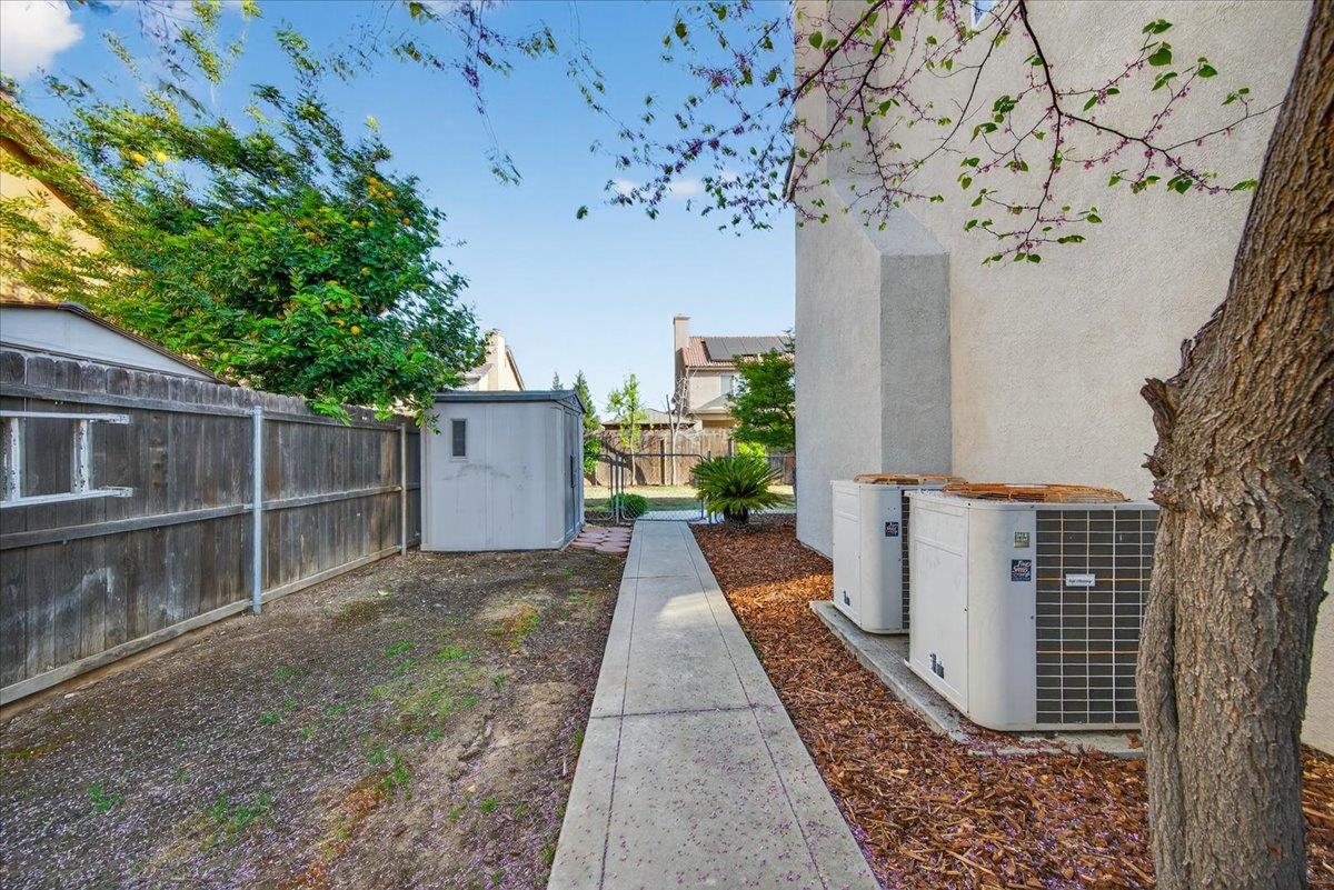 1942 E Desert Island Drive, Fresno, CA, 93730